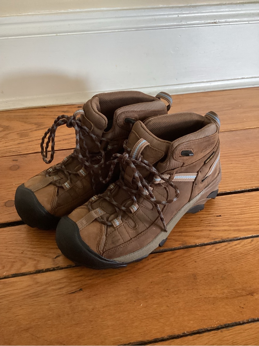 KEEN Women’s Waterproof Hiking Boots – Brown – Size 8